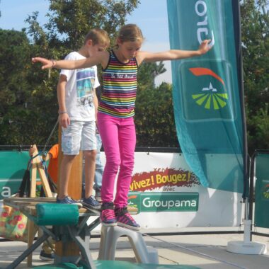slackline qui se déplace pour vos évenements, activité originale ressemblant au funambulisme pour adultes et enfants